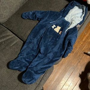 Winter suite in good conditions 6-9 months 20 obo